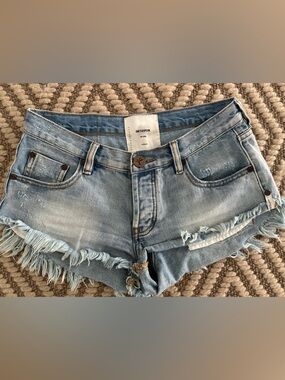 One Teaspoon Light Blue Frayed Hem Cropped Jeans